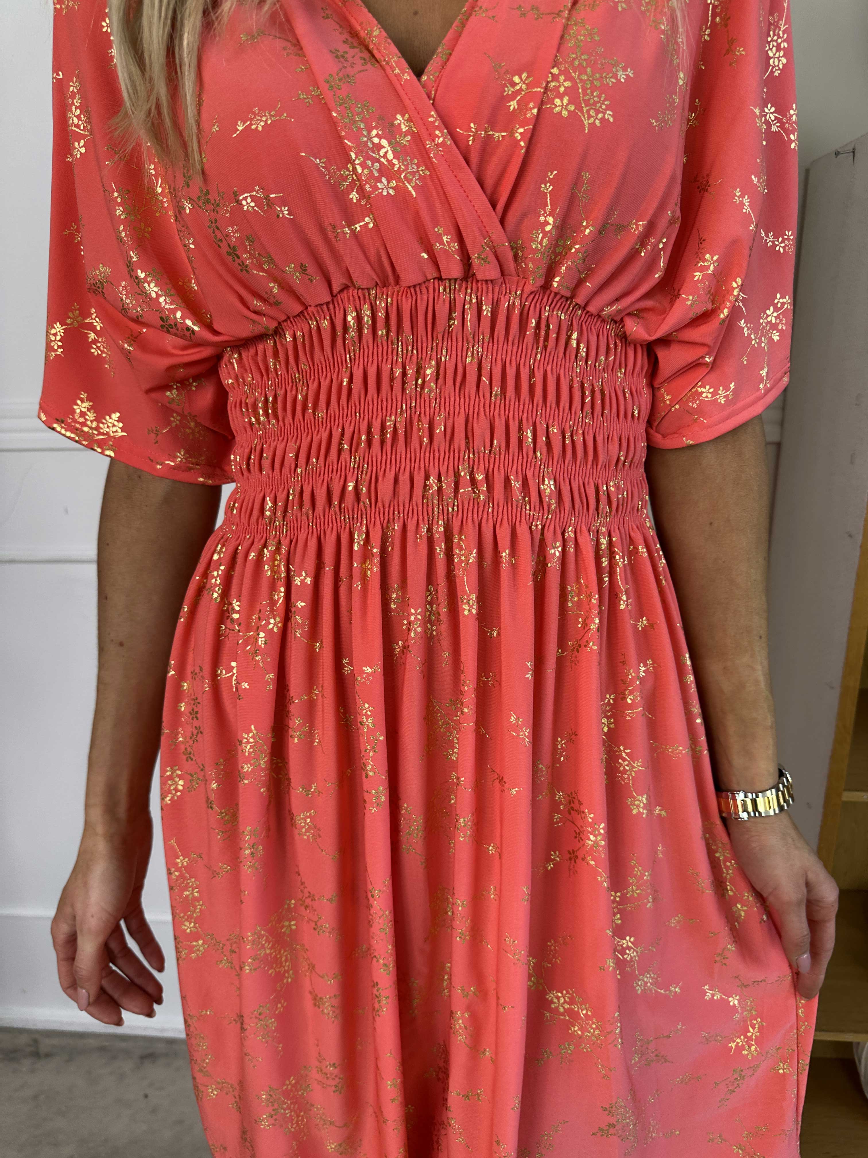 Pams Gold Short - Elastisk klänning detaljerad med guldblommor